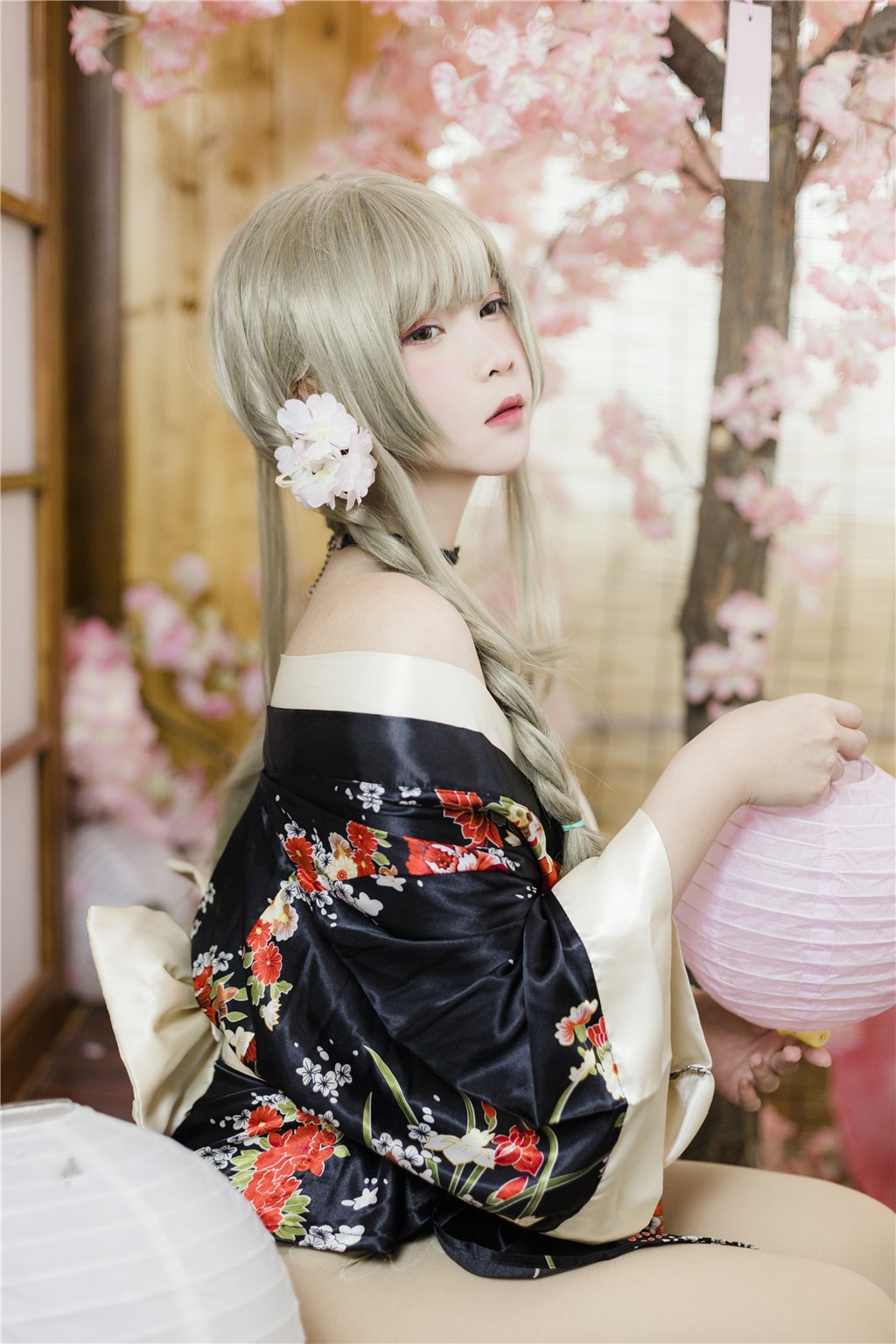 海角社区论坛私密夜谣集:呈现都市霓虹下隐秘撩情与狂野欲火的交响