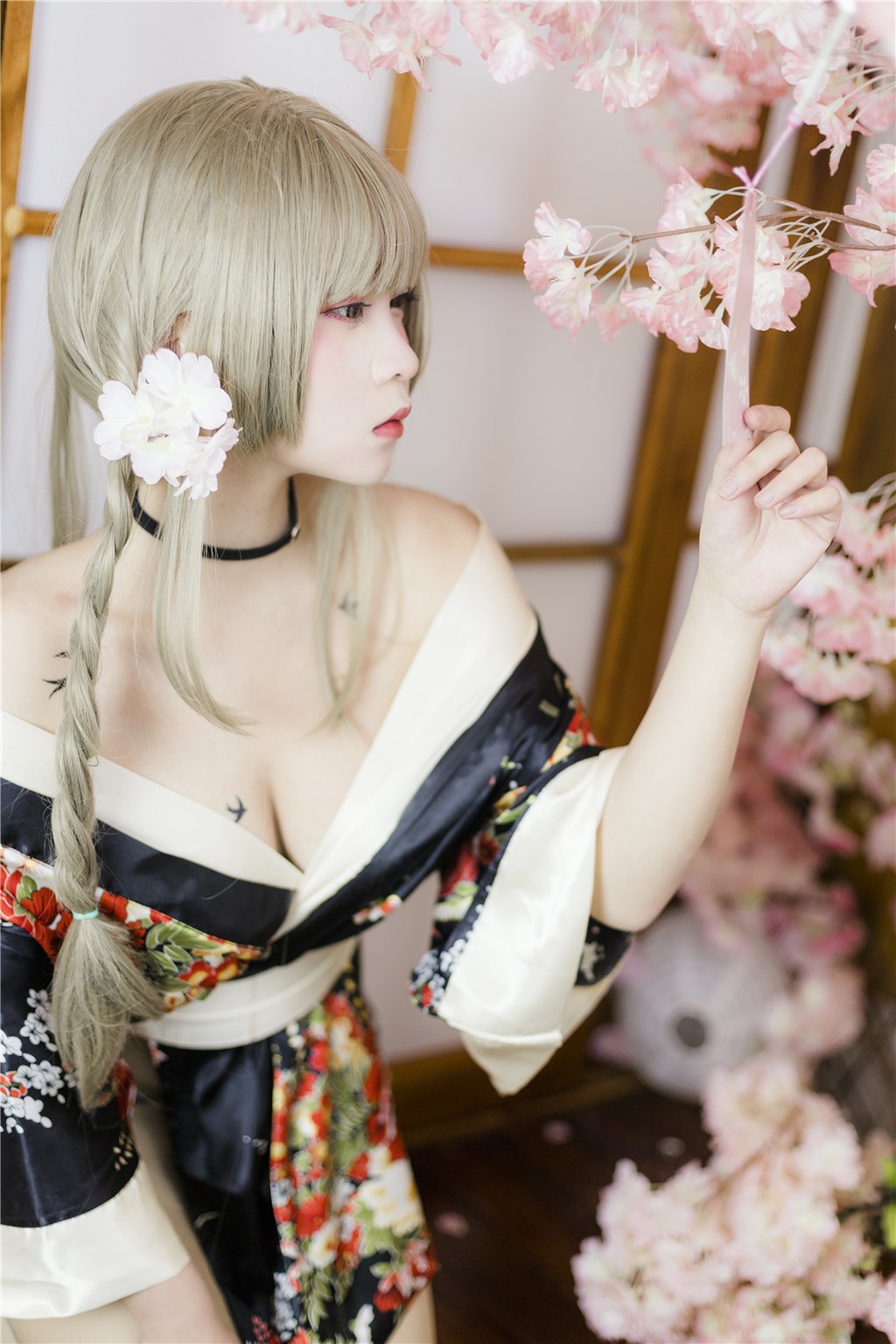 海角社区论坛私密夜谣集:呈现都市霓虹下隐秘撩情与狂野欲火的交响