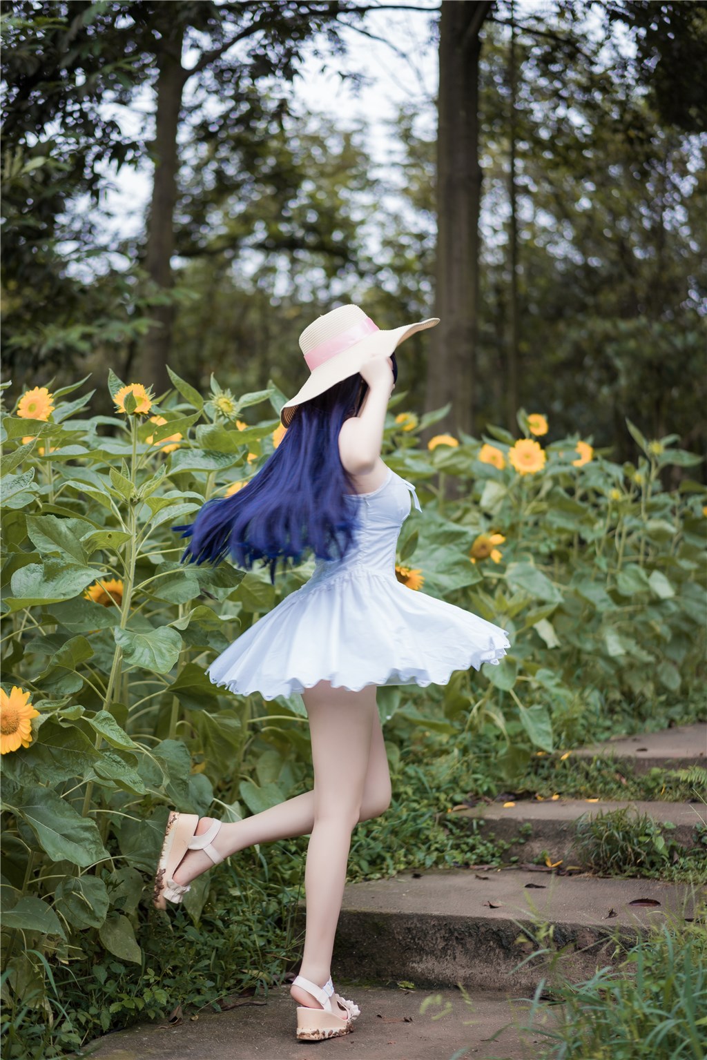 红毯背后风流韵事:性感女神与陌生绅士深夜酒店密会纪实